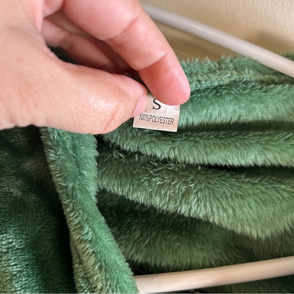 Attack on Titan Official Plush Cloak with Wings of Freedom Green Size S - Picture 5 of 5